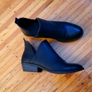 Universal thread low rise booties